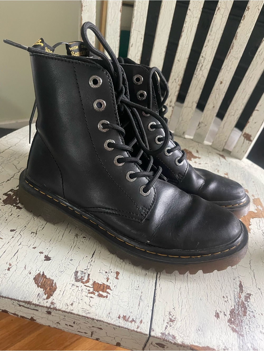 Dr. Martens Luana Black lace up boots. Size 7 - Picture 2 of 8